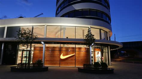 nike herren jacken outlet|Nike Factory Stores.